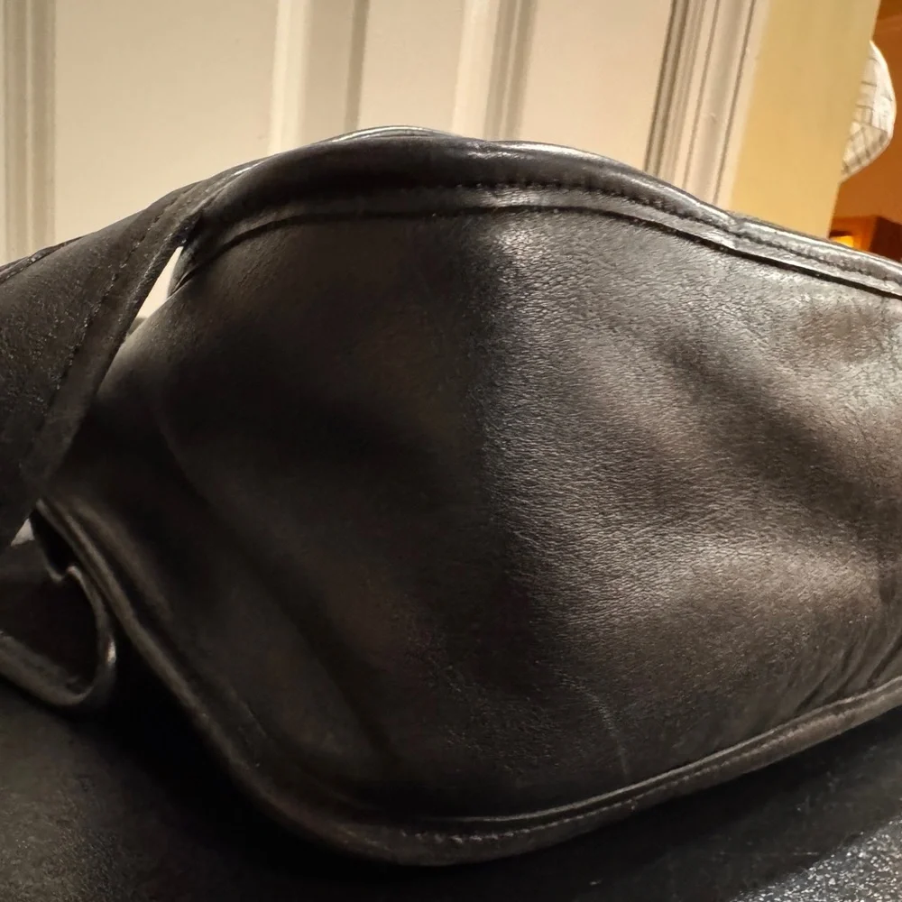 Coach vintage Patricia Black Leather shoulder Crossbody Bag 9951